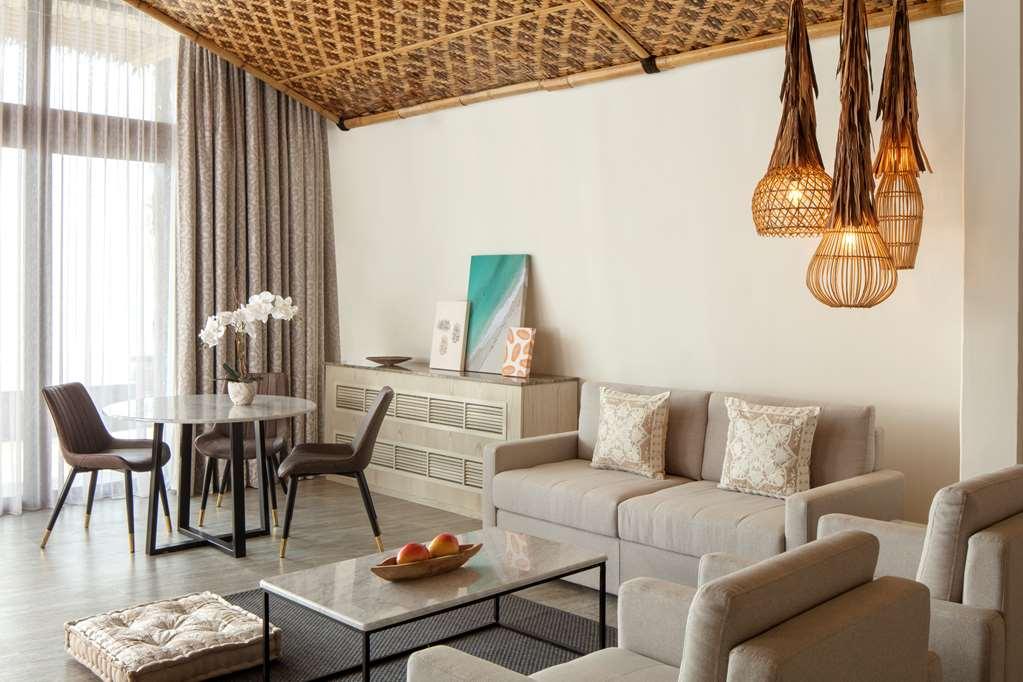 Anantara World Islands Hotel *